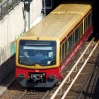 Strojni vlak na kružnoj trasi izlazi iz tunela kružnih linija (S41 i S42)