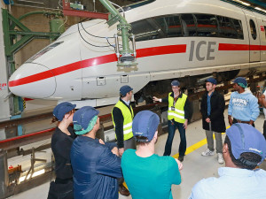 tn_de-db-ice-refugee-training